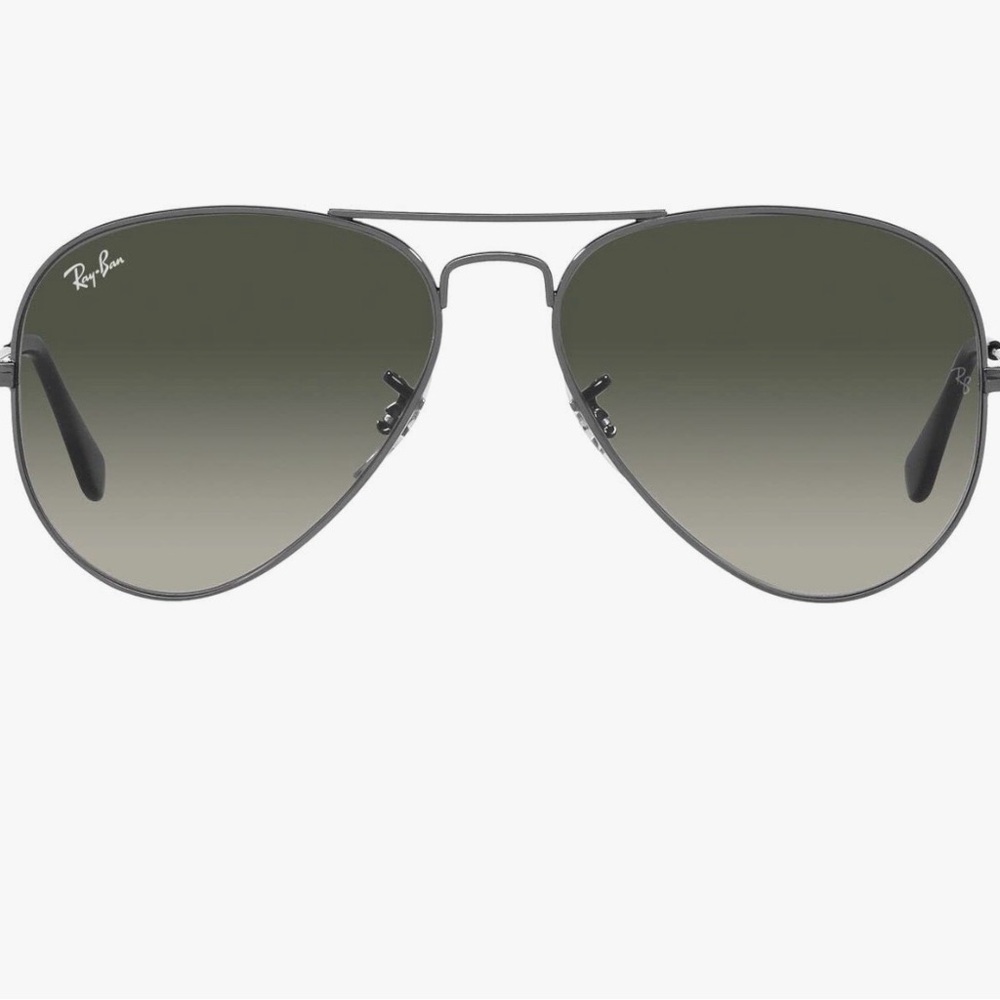 NWT Ray-Ban Aviator Sunglasses in Gray Gradient with Gunmetal Frame